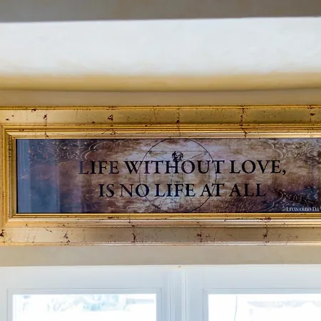 Dominus Little Palace Bed & Breakfast