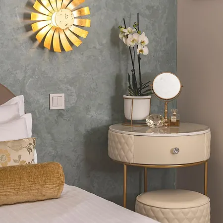Dominus Little Palace Bed & Breakfast