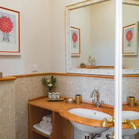 Dominus Little Palace Bed & Breakfast