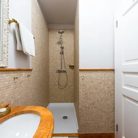 Dominus Little Palace Bed & Breakfast