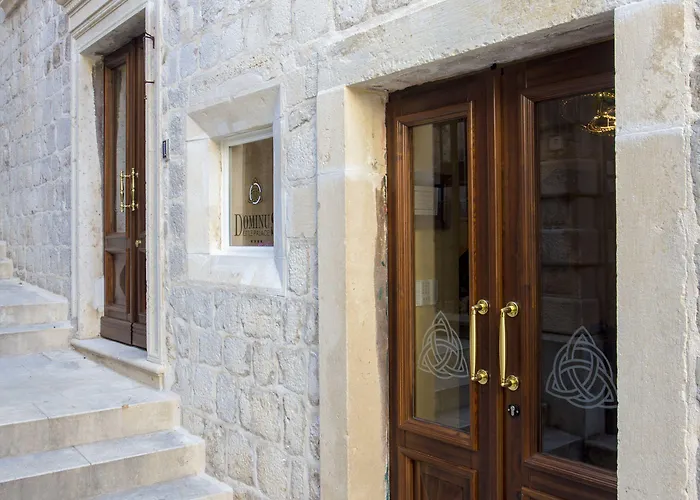 Dominus Little Palace Bed & Breakfast