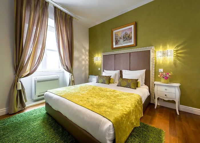 Dominus Little Palace