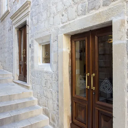 Dominus Little Palace Bed & Breakfast