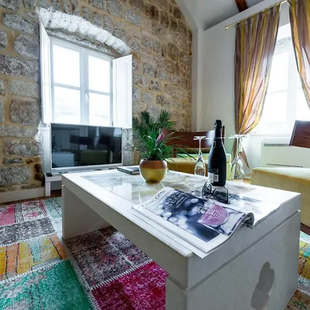 Dominus Little Palace Bed & Breakfast 4*