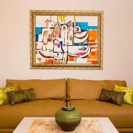 Dominus Little Palace Bed & Breakfast 4*