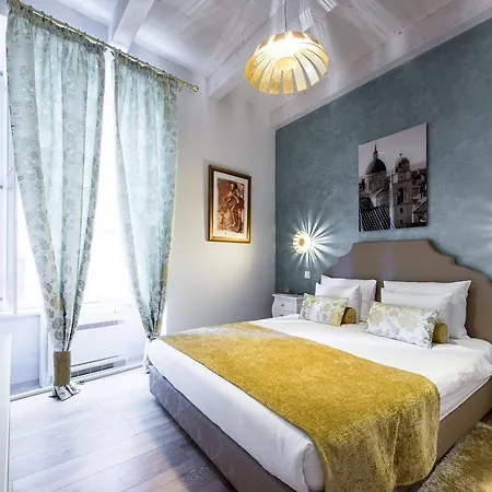 Dominus Little Palace Bed & Breakfast